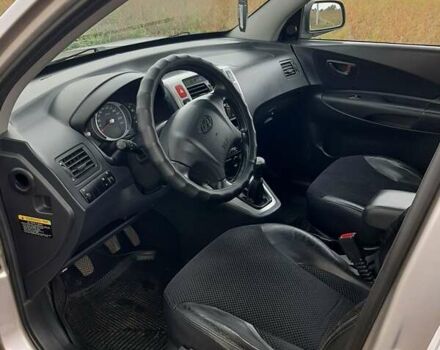 Хендай Туксон 2005 у Рівному на Automoto.ua Сірий Хендай Туксон, об'ємом двигуна 2 л та пробігом 220 тис. км за 6900 $, фото 10 на Automoto.ua
