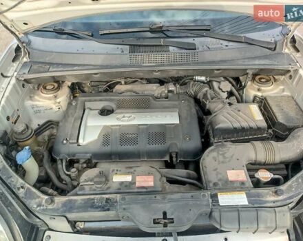 Серый Хендай Туксон, объемом двигателя 1.98 л и пробегом 181 тыс. км за 7000 $, фото 26 на Automoto.ua