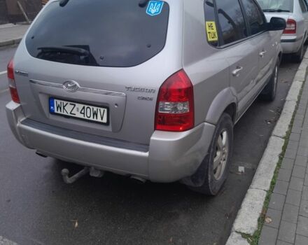 Сірий Хендай Туксон, об'ємом двигуна 2 л та пробігом 310 тис. км за 3884 $, фото 4 на Automoto.ua