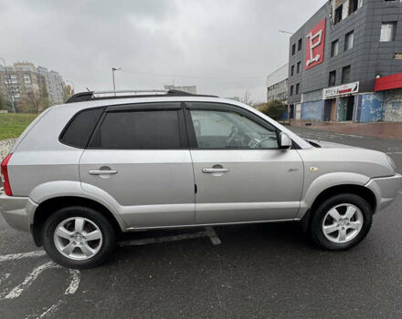 Серый Хендай Туксон, объемом двигателя 2 л и пробегом 163 тыс. км за 8350 $, фото 5 на Automoto.ua