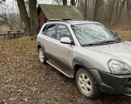 Серый Хендай Туксон, объемом двигателя 1.99 л и пробегом 215 тыс. км за 5980 $, фото 3 на Automoto.ua