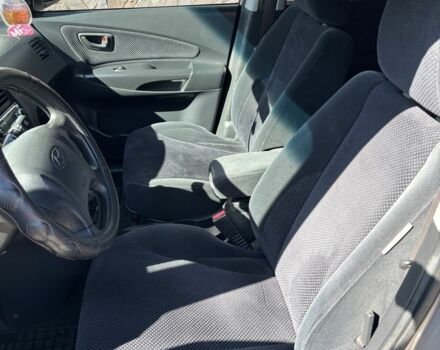 Серый Хендай Туксон, объемом двигателя 2 л и пробегом 270 тыс. км за 7300 $, фото 7 на Automoto.ua