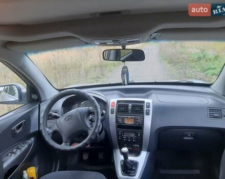 Хендай Туксон 2005 у Рівному на Automoto.ua Сірий Хендай Туксон, об'ємом двигуна 2 л та пробігом 220 тис. км за 6900 $, фото 5 на Automoto.ua
