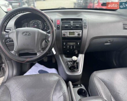 Серый Хендай Туксон, объемом двигателя 2 л и пробегом 155 тыс. км за 6989 $, фото 42 на Automoto.ua