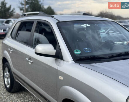 Серый Хендай Туксон, объемом двигателя 2 л и пробегом 155 тыс. км за 6989 $, фото 22 на Automoto.ua