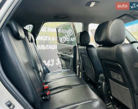 Серый Хендай Туксон, объемом двигателя 2 л и пробегом 182 тыс. км за 7200 $, фото 16 на Automoto.ua