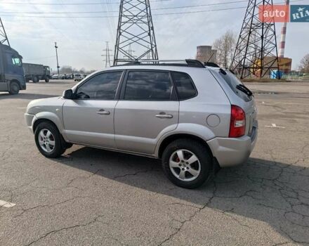 Серый Хендай Туксон, объемом двигателя 1.98 л и пробегом 181 тыс. км за 7000 $, фото 5 на Automoto.ua