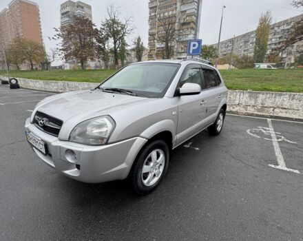 Серый Хендай Туксон, объемом двигателя 2 л и пробегом 163 тыс. км за 8350 $, фото 1 на Automoto.ua