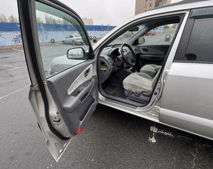 Серый Хендай Туксон, объемом двигателя 2 л и пробегом 163 тыс. км за 8350 $, фото 9 на Automoto.ua