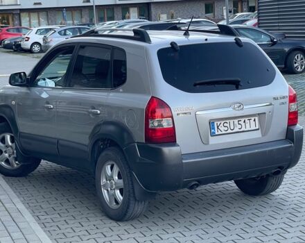 Серый Хендай Туксон, объемом двигателя 2 л и пробегом 192 тыс. км за 3479 $, фото 4 на Automoto.ua
