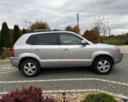 Серый Хендай Туксон, объемом двигателя 2 л и пробегом 210 тыс. км за 2350 $, фото 2 на Automoto.ua