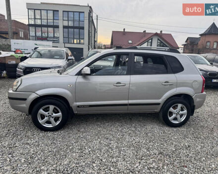 Серый Хендай Туксон, объемом двигателя 2 л и пробегом 155 тыс. км за 6989 $, фото 6 на Automoto.ua