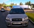 Серый Хендай Туксон, объемом двигателя 2 л и пробегом 260 тыс. км за 7100 $, фото 1 на Automoto.ua