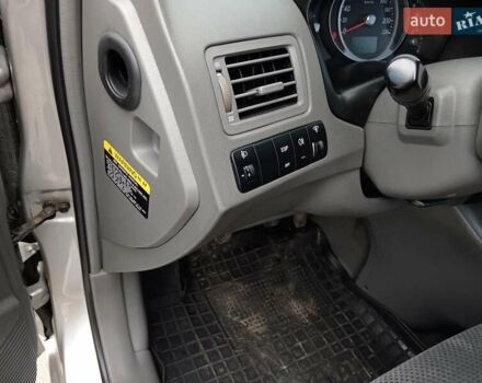 Серый Хендай Туксон, объемом двигателя 1.98 л и пробегом 267 тыс. км за 7200 $, фото 14 на Automoto.ua