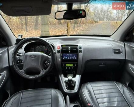 Серый Хендай Туксон, объемом двигателя 2 л и пробегом 248 тыс. км за 6599 $, фото 22 на Automoto.ua