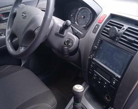 Сірий Хендай Туксон, об'ємом двигуна 1.98 л та пробігом 350 тис. км за 6400 $, фото 4 на Automoto.ua