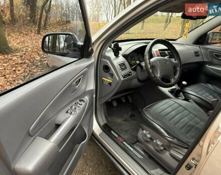 Серый Хендай Туксон, объемом двигателя 2 л и пробегом 248 тыс. км за 6599 $, фото 19 на Automoto.ua