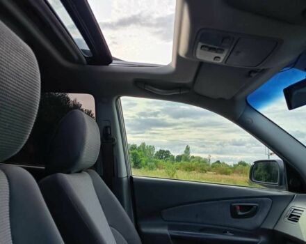 Серый Хендай Туксон, объемом двигателя 2 л и пробегом 196 тыс. км за 3500 $, фото 10 на Automoto.ua