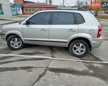 Серый Хендай Туксон, объемом двигателя 1.98 л и пробегом 267 тыс. км за 7200 $, фото 3 на Automoto.ua