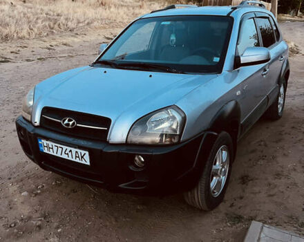 Серый Хендай Туксон, объемом двигателя 1.99 л и пробегом 269 тыс. км за 6999 $, фото 3 на Automoto.ua