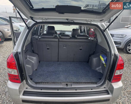Серый Хендай Туксон, объемом двигателя 2 л и пробегом 155 тыс. км за 6989 $, фото 43 на Automoto.ua