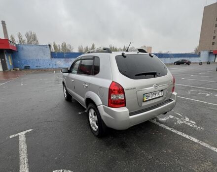 Серый Хендай Туксон, объемом двигателя 2 л и пробегом 163 тыс. км за 8350 $, фото 3 на Automoto.ua