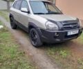 Сірий Хендай Туксон, об'ємом двигуна 1.99 л та пробігом 282 тис. км за 6200 $, фото 1 на Automoto.ua