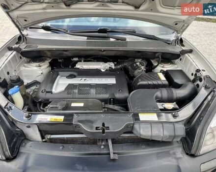 Серый Хендай Туксон, объемом двигателя 1.98 л и пробегом 243 тыс. км за 7100 $, фото 25 на Automoto.ua