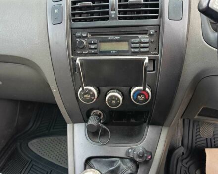 Серый Хендай Туксон, объемом двигателя 2 л и пробегом 196 тыс. км за 3500 $, фото 13 на Automoto.ua