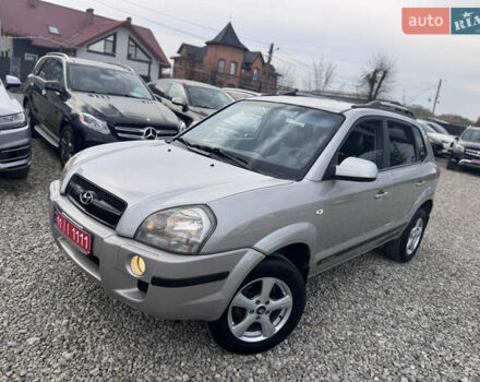 Серый Хендай Туксон, объемом двигателя 2 л и пробегом 155 тыс. км за 6989 $, фото 3 на Automoto.ua