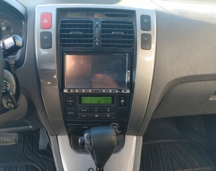 Серый Хендай Туксон, объемом двигателя 2.7 л и пробегом 258 тыс. км за 5800 $, фото 23 на Automoto.ua