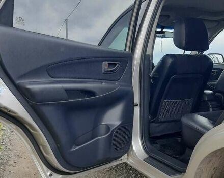 Хендай Туксон 2005 у Рівному на Automoto.ua Сірий Хендай Туксон, об'ємом двигуна 2 л та пробігом 220 тис. км за 6900 $, фото 1 на Automoto.ua