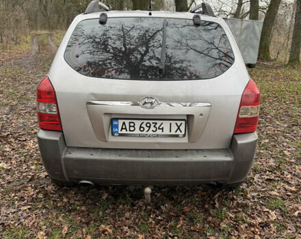 Серый Хендай Туксон, объемом двигателя 1.99 л и пробегом 215 тыс. км за 5980 $, фото 4 на Automoto.ua