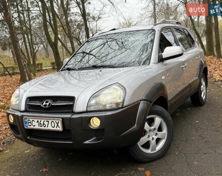 Серый Хендай Туксон, объемом двигателя 2 л и пробегом 248 тыс. км за 6599 $, фото 1 на Automoto.ua