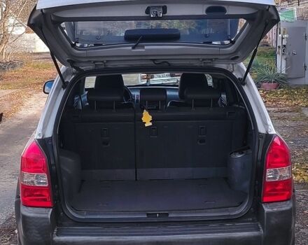 Серый Хендай Туксон, объемом двигателя 2 л и пробегом 264 тыс. км за 4500 $, фото 9 на Automoto.ua