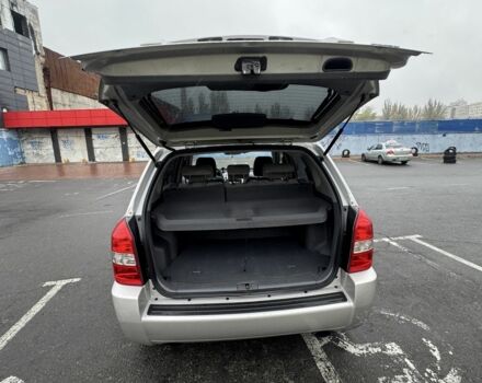 Серый Хендай Туксон, объемом двигателя 2 л и пробегом 163 тыс. км за 8350 $, фото 11 на Automoto.ua