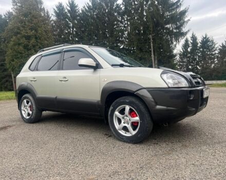 Серый Хендай Туксон, объемом двигателя 2 л и пробегом 205 тыс. км за 6700 $, фото 1 на Automoto.ua