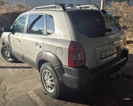 Сірий Хендай Туксон, об'ємом двигуна 2 л та пробігом 250 тис. км за 4132 $, фото 2 на Automoto.ua