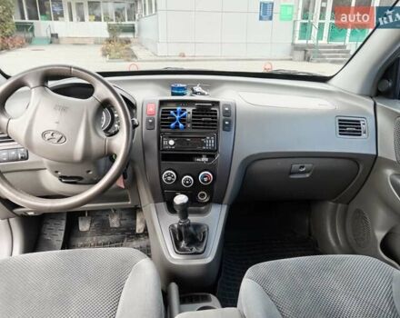 Серый Хендай Туксон, объемом двигателя 1.98 л и пробегом 267 тыс. км за 7200 $, фото 15 на Automoto.ua