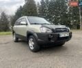 Серый Хендай Туксон, объемом двигателя 1.98 л и пробегом 205 тыс. км за 6700 $, фото 1 на Automoto.ua