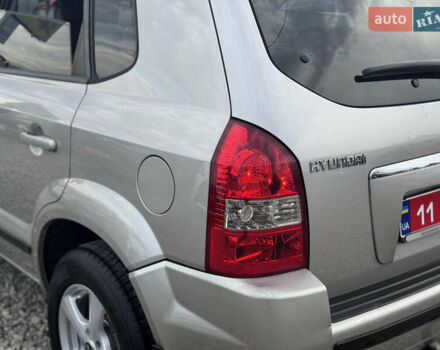 Серый Хендай Туксон, объемом двигателя 2 л и пробегом 155 тыс. км за 6989 $, фото 10 на Automoto.ua