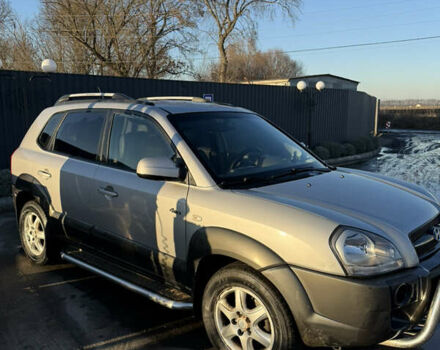 Серый Хендай Туксон, объемом двигателя 1.99 л и пробегом 215 тыс. км за 5980 $, фото 10 на Automoto.ua