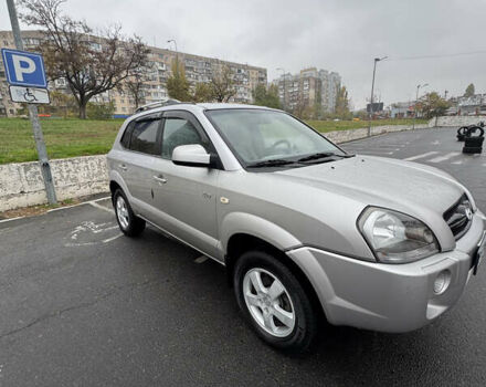 Серый Хендай Туксон, объемом двигателя 2 л и пробегом 163 тыс. км за 8350 $, фото 6 на Automoto.ua