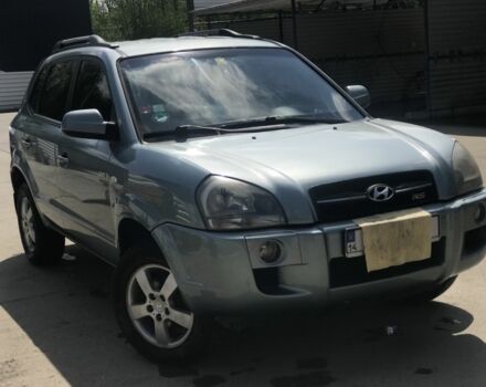 Серый Хендай Туксон, объемом двигателя 2 л и пробегом 240 тыс. км за 8100 $, фото 1 на Automoto.ua