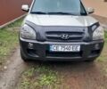 Сірий Хендай Туксон, об'ємом двигуна 1.99 л та пробігом 282 тис. км за 6200 $, фото 3 на Automoto.ua