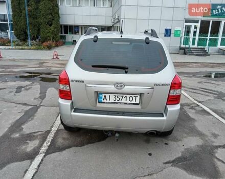 Серый Хендай Туксон, объемом двигателя 1.98 л и пробегом 267 тыс. км за 7200 $, фото 9 на Automoto.ua