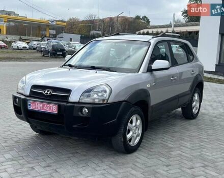 Сірий Хендай Туксон, об'ємом двигуна 1.98 л та пробігом 243 тис. км за 6900 $, фото 2 на Automoto.ua