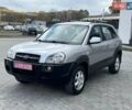 Серый Хендай Туксон, объемом двигателя 1.98 л и пробегом 243 тыс. км за 7100 $, фото 2 на Automoto.ua