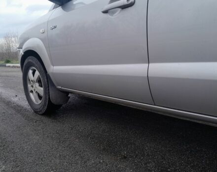 Сірий Хендай Туксон, об'ємом двигуна 2 л та пробігом 310 тис. км за 3884 $, фото 2 на Automoto.ua