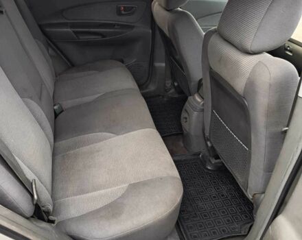 Серый Хендай Туксон, объемом двигателя 2 л и пробегом 196 тыс. км за 3500 $, фото 8 на Automoto.ua